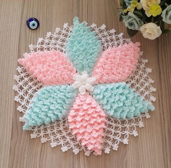 Tutorial on Crochet Flower Doily