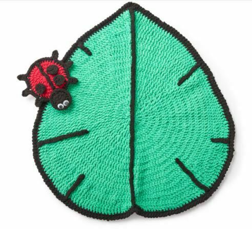 Step by step Ladybug Model Leaf Rug