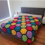 Bed cover in crochet 3D pattern