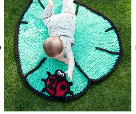 Step by step Ladybug Model Leaf Rug